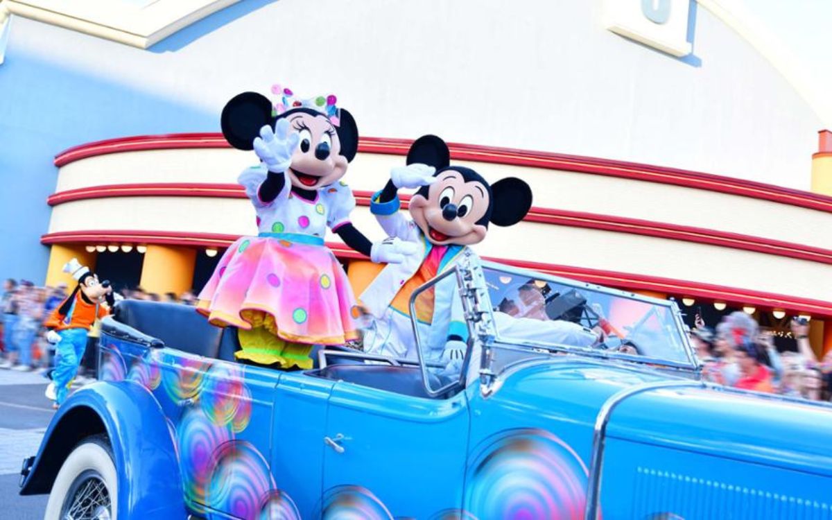 pride 2023 a disneyland paris